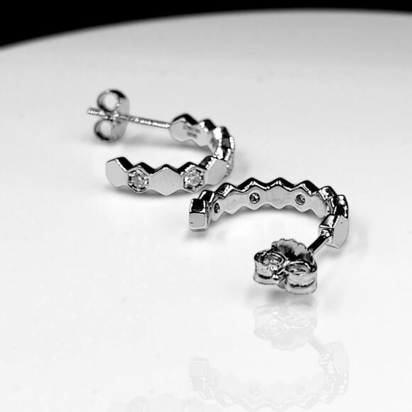 Certified 0.80CT VVS1 Moissanite Luxury Geometric Half Hoop Earrings - Picture 3 of 7